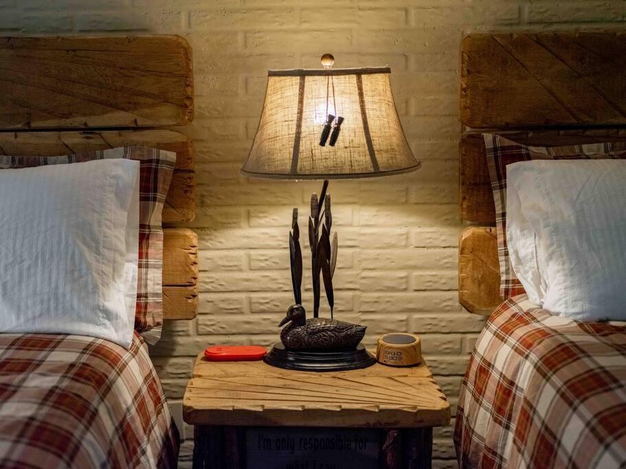 Stonegate Lodge 2 Queen Beds Wifi 50In Roku Tv Salt Water Pool Room #105 Eureka Springs Bagian luar foto