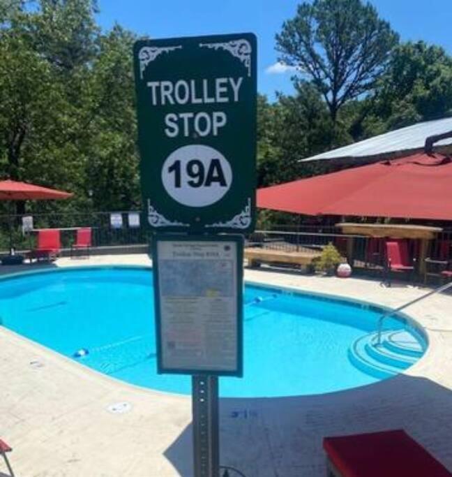 Stonegate Lodge 2 Queen Beds Wifi 50In Roku Tv Salt Water Pool Room #105 Eureka Springs Bagian luar foto