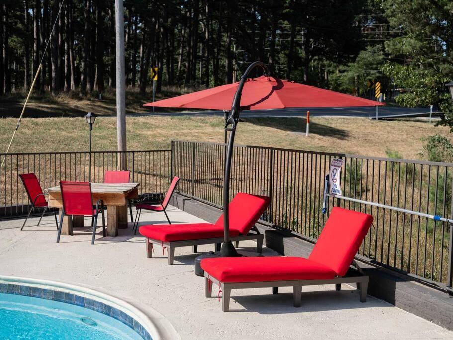 Stonegate Lodge 2 Queen Beds Wifi 50In Roku Tv Salt Water Pool Room #105 Eureka Springs Bagian luar foto