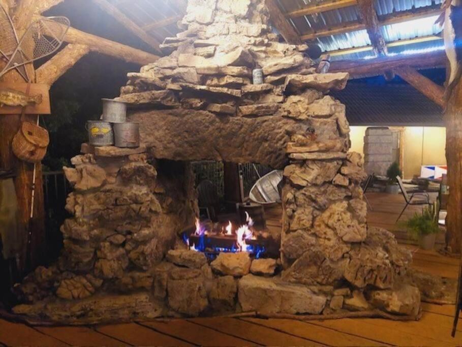 Stonegate Lodge 2 Queen Beds Wifi 50In Roku Tv Salt Water Pool Room #105 Eureka Springs Bagian luar foto