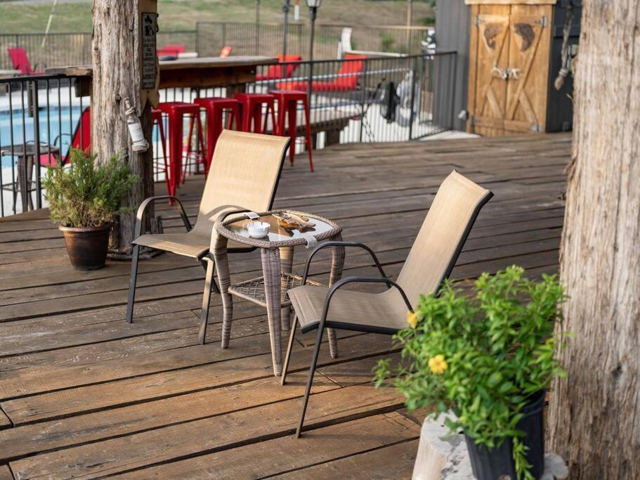 Stonegate Lodge 2 Queen Beds Wifi 50In Roku Tv Salt Water Pool Room #105 Eureka Springs Bagian luar foto